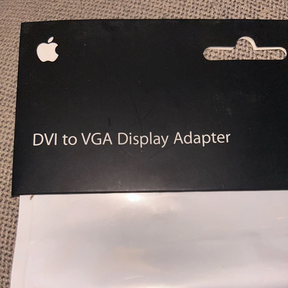 Apple DVI-to-VGA Adapter Cable in White